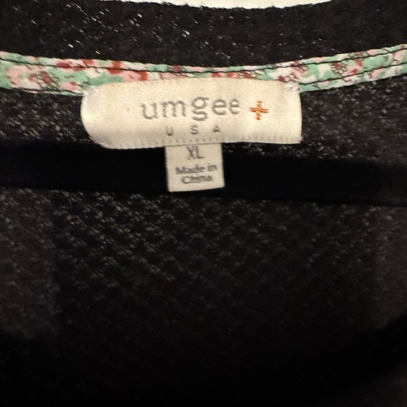 Umgee Black Top with Floral and Paisley Sleeves - Picture 3 of 3